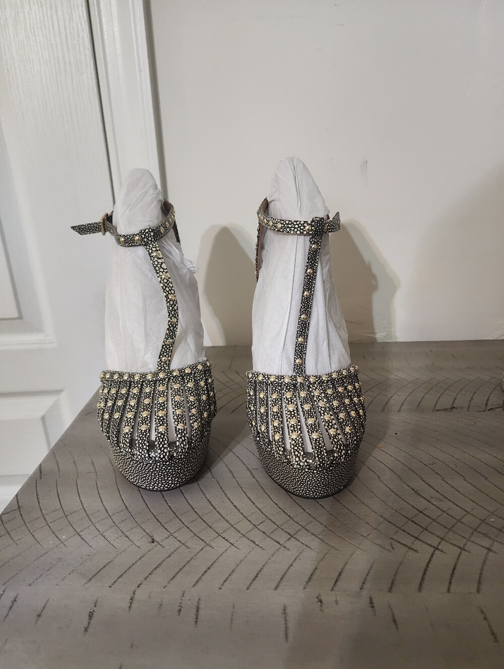 Jrssica Simpson Embellished Black & Gold T-Strap Platform Heels. Brand new